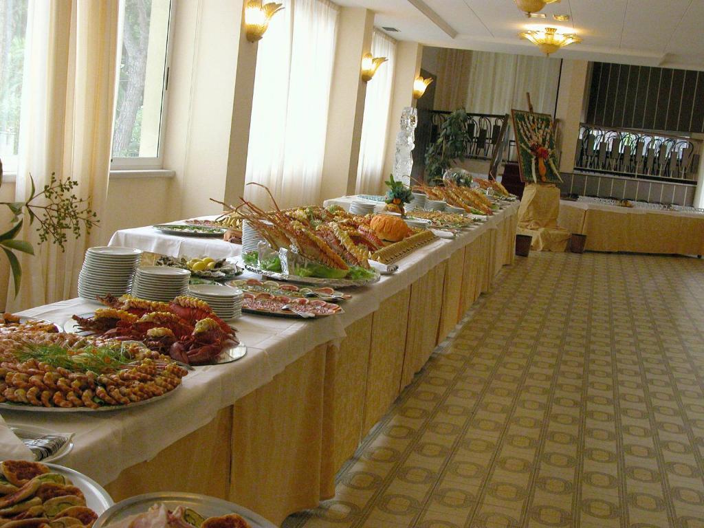 Hotel Calabresi Сан-Бенедетто-дель-Тронто Экстерьер фото