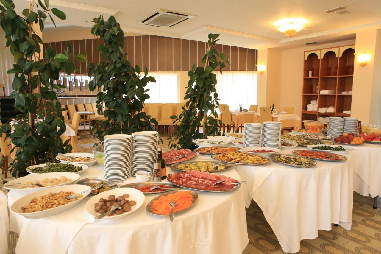 Hotel Calabresi Сан-Бенедетто-дель-Тронто Экстерьер фото
